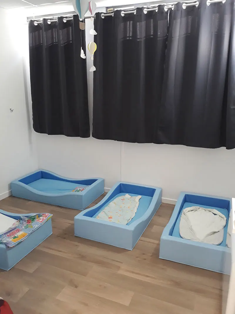 Dortoir des grands à la micro-crèche Mathilou, Rennes
