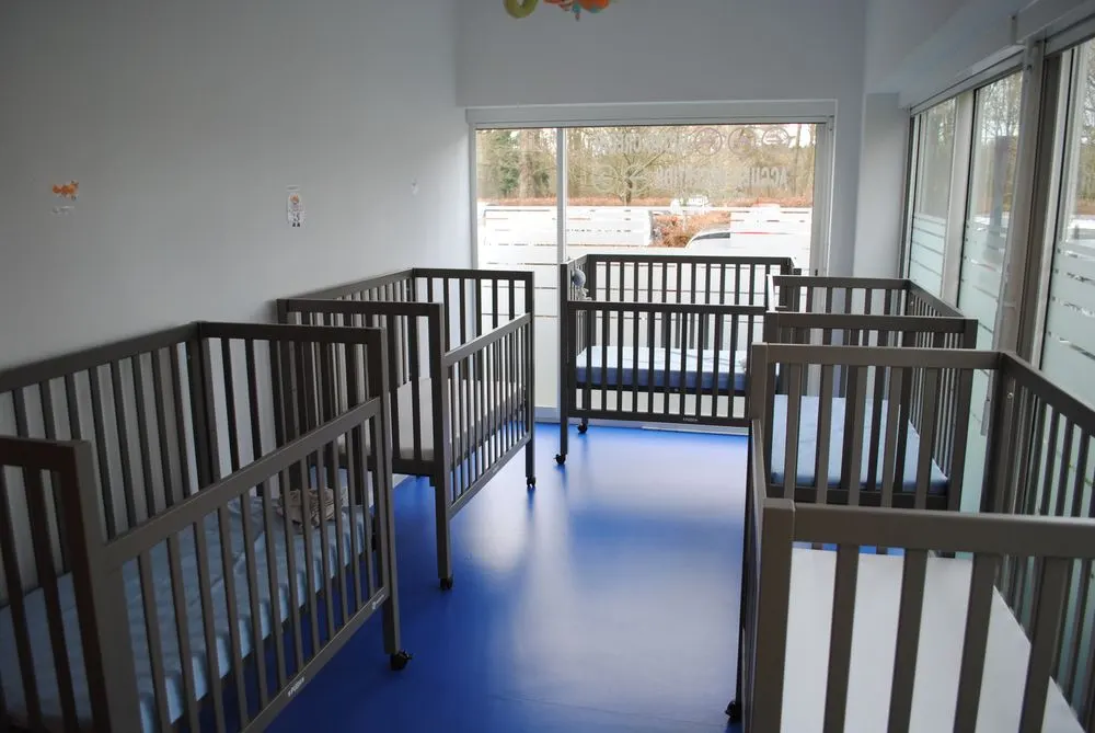 Dortoir des bébés à la micro-crèche Mathilou, Rennes