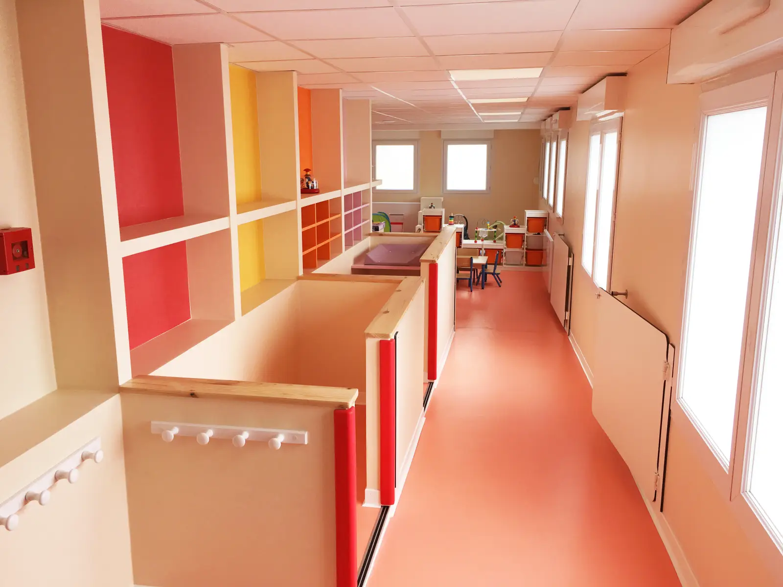 Couloir et espaces de vie de la micro-crèche Les MicroStars d'Alfortville Seine