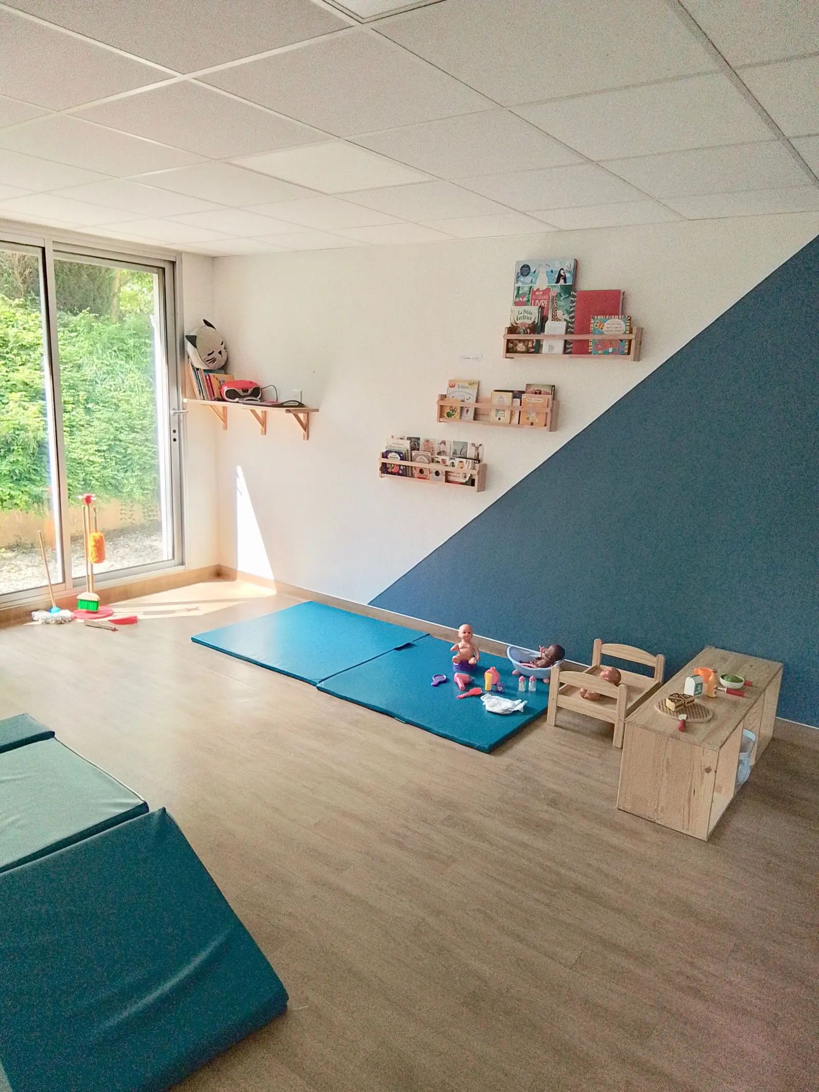 Coin lecture et jeux calmes de la micro-crèche Lovely Montessori à Villeurbanne