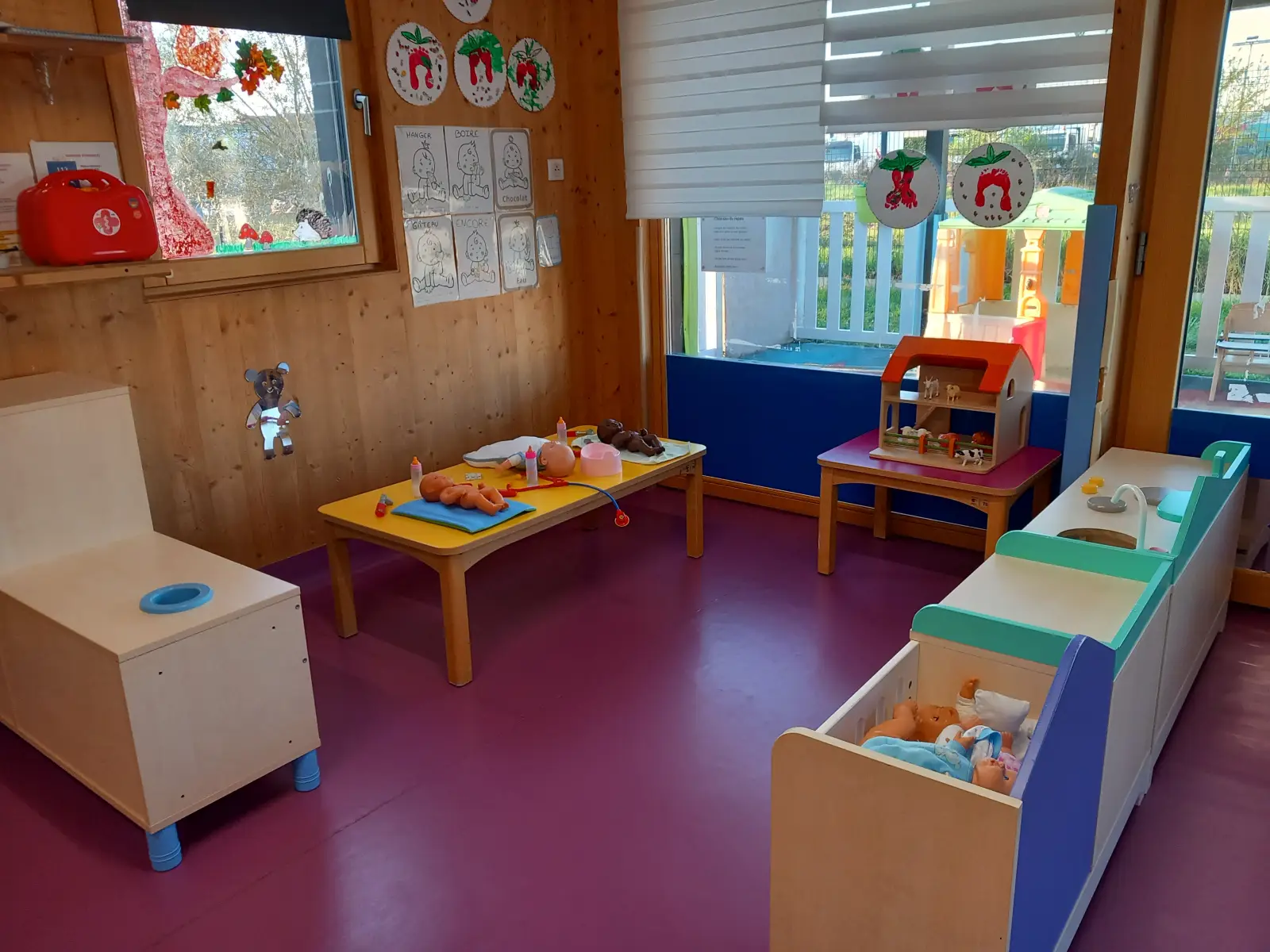 Coin jeux d'imitation de la micro-crèche Cigales et Papillons à La Norville