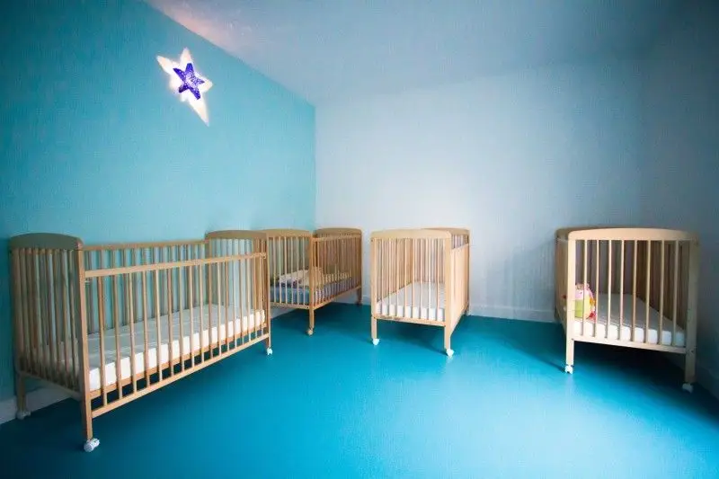 Dortoir et lits bébé de la micro-crèche Les Chérubins d'Entzheim