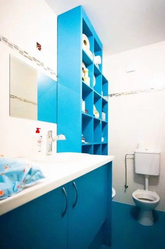 Salle de bain et espace change de la micro-crèche Les Chérubins d'Entzheim