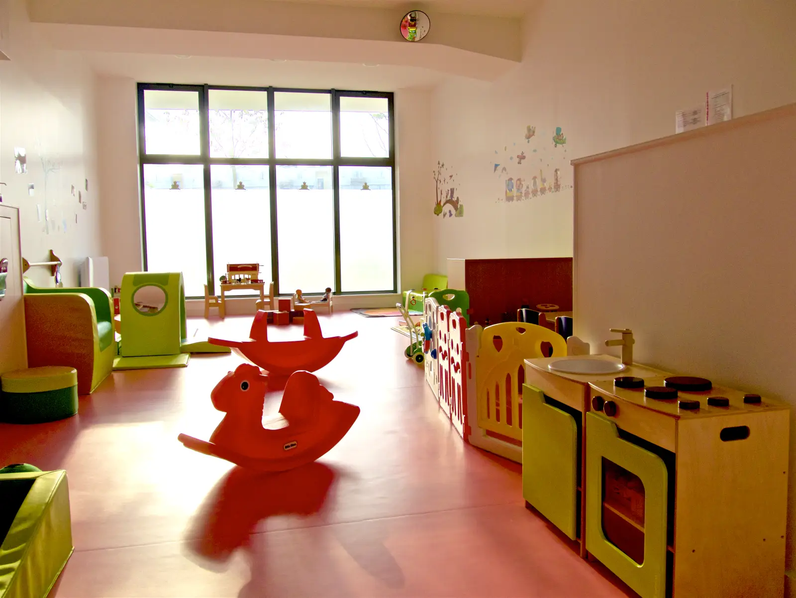 Espace de jeux de la micro-crèche Les P'tits 24 à Saint-Germain-en-Laye