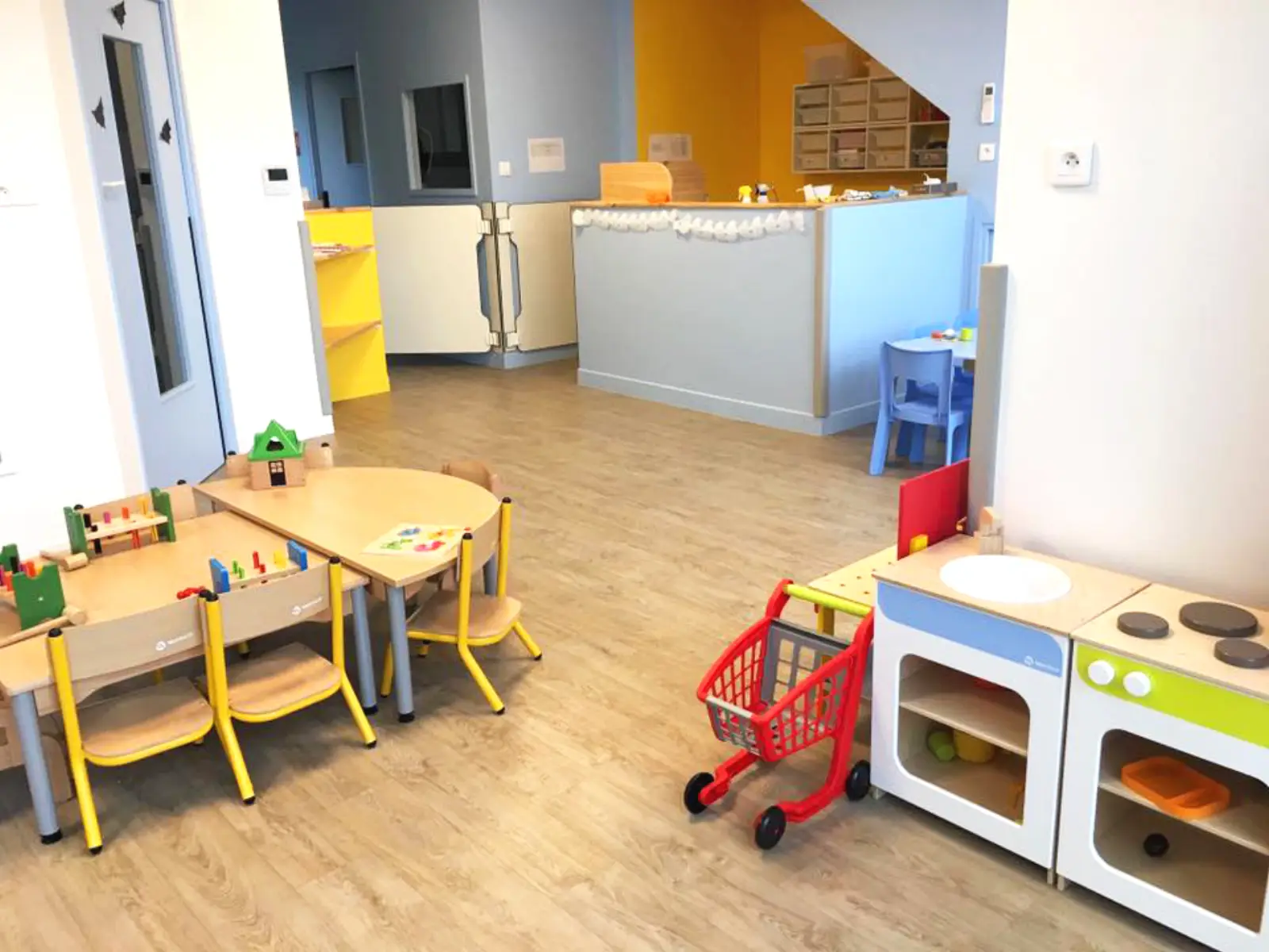 Coin cuisine et jeux d'imitation à la micro-crèche MicroStars d'Ermont