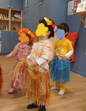 Journée à thème Tahiti à la micro-crèche Les Explorateurs de Convention à Paris 15