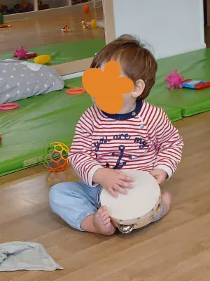 Éveil musical avec l'association Mome'Art à la micro-crèche de Viroflay