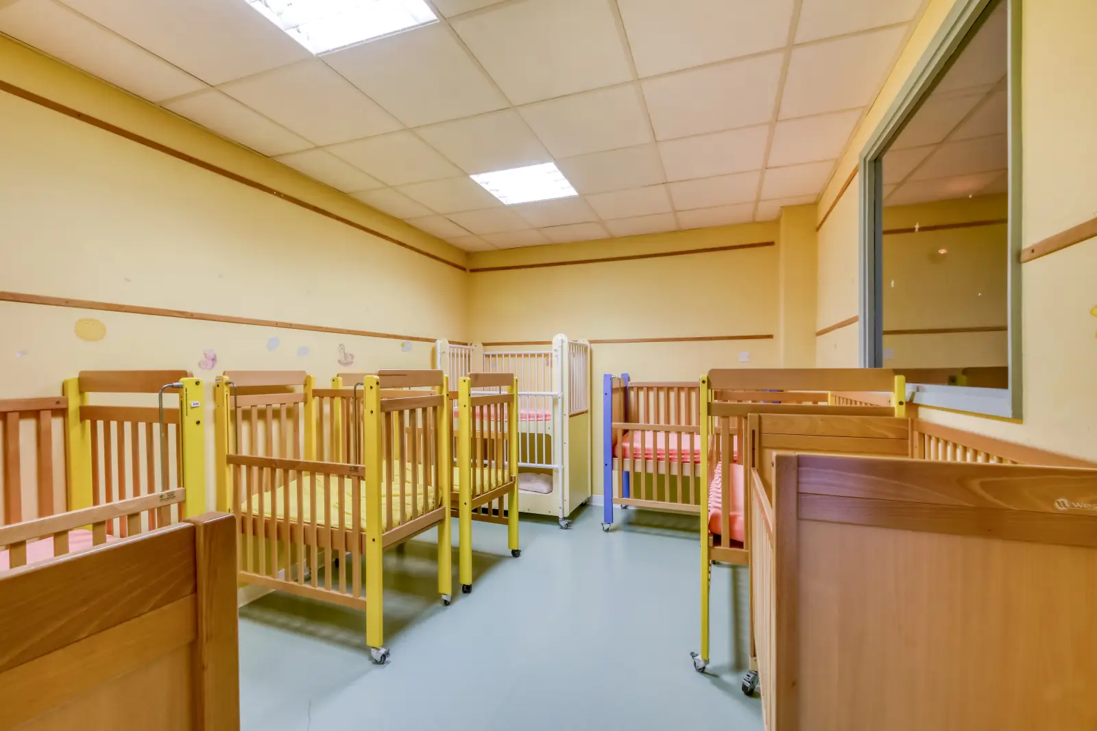 Dortoir et espace de sieste à la crèche Cache-Cache, Les Milles