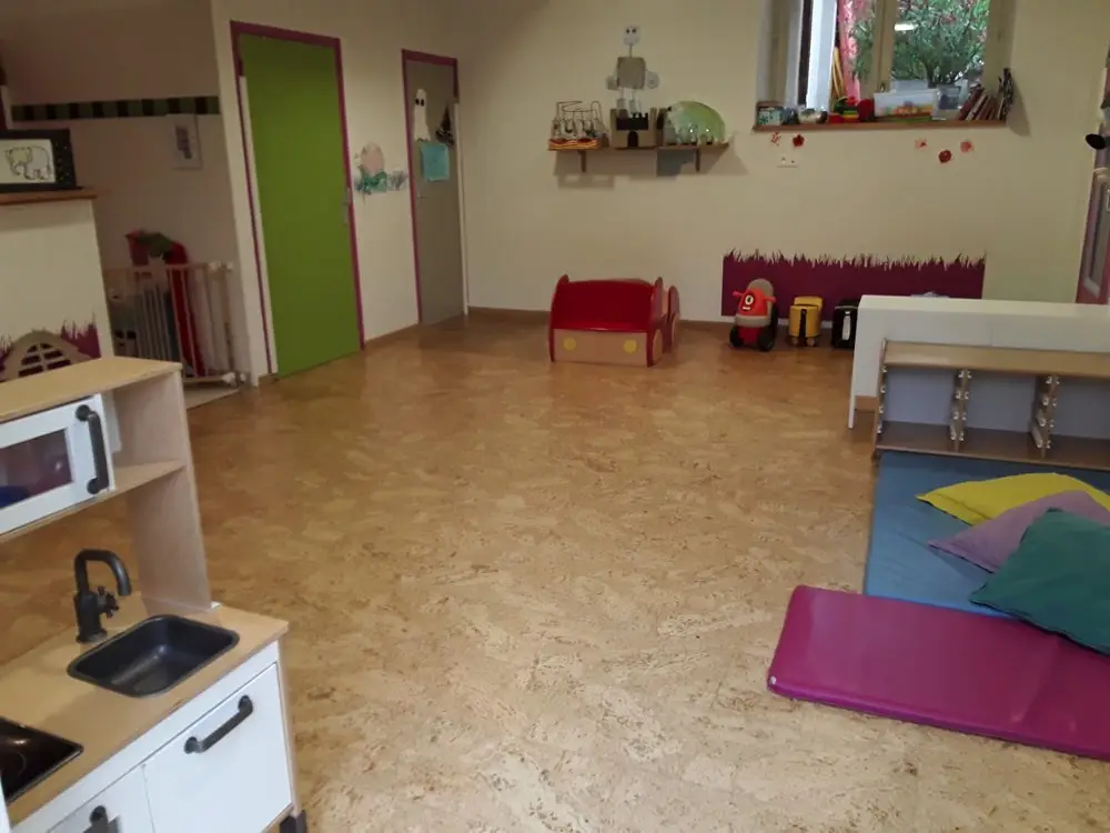 Salle de jeu intérieure du Tipi des Mics Macs à Mézy-sur-Seine