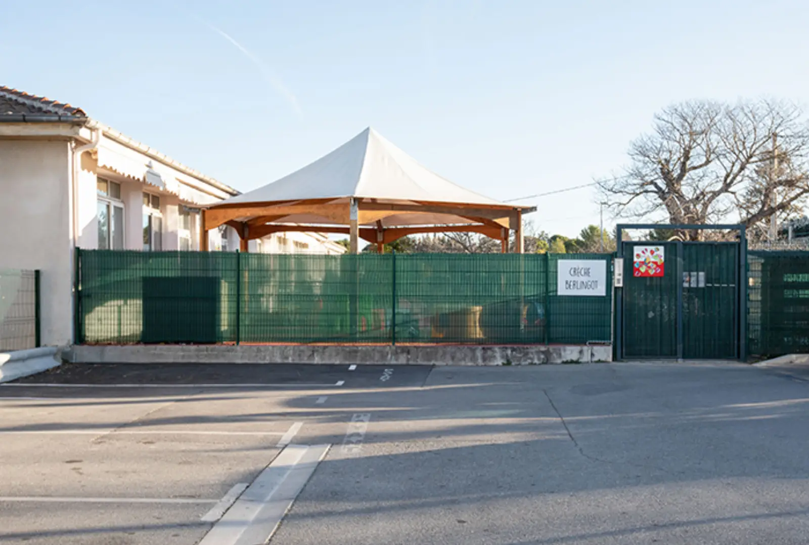 Entrée et façade de la crèche Berlingot, Célony, Aix-en-Provence
