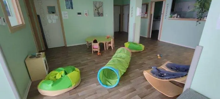 Salle de vie commune de la micro-crèche Baby's Home Le Grand Chêne à Hangenbieten
