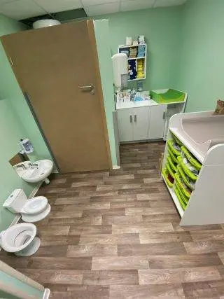 Espace de change et de soin à la micro-crèche Baby's Home Le Grand Chêne à Hangenbieten