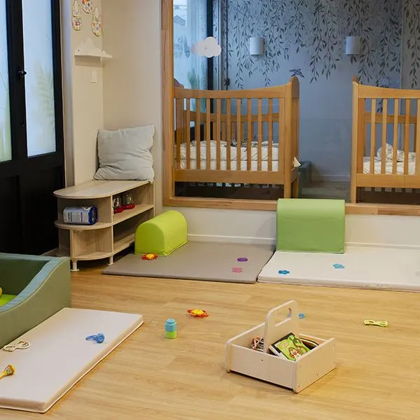 Chambre de sommeil des bébés à la crèche Lucien à Puteaux