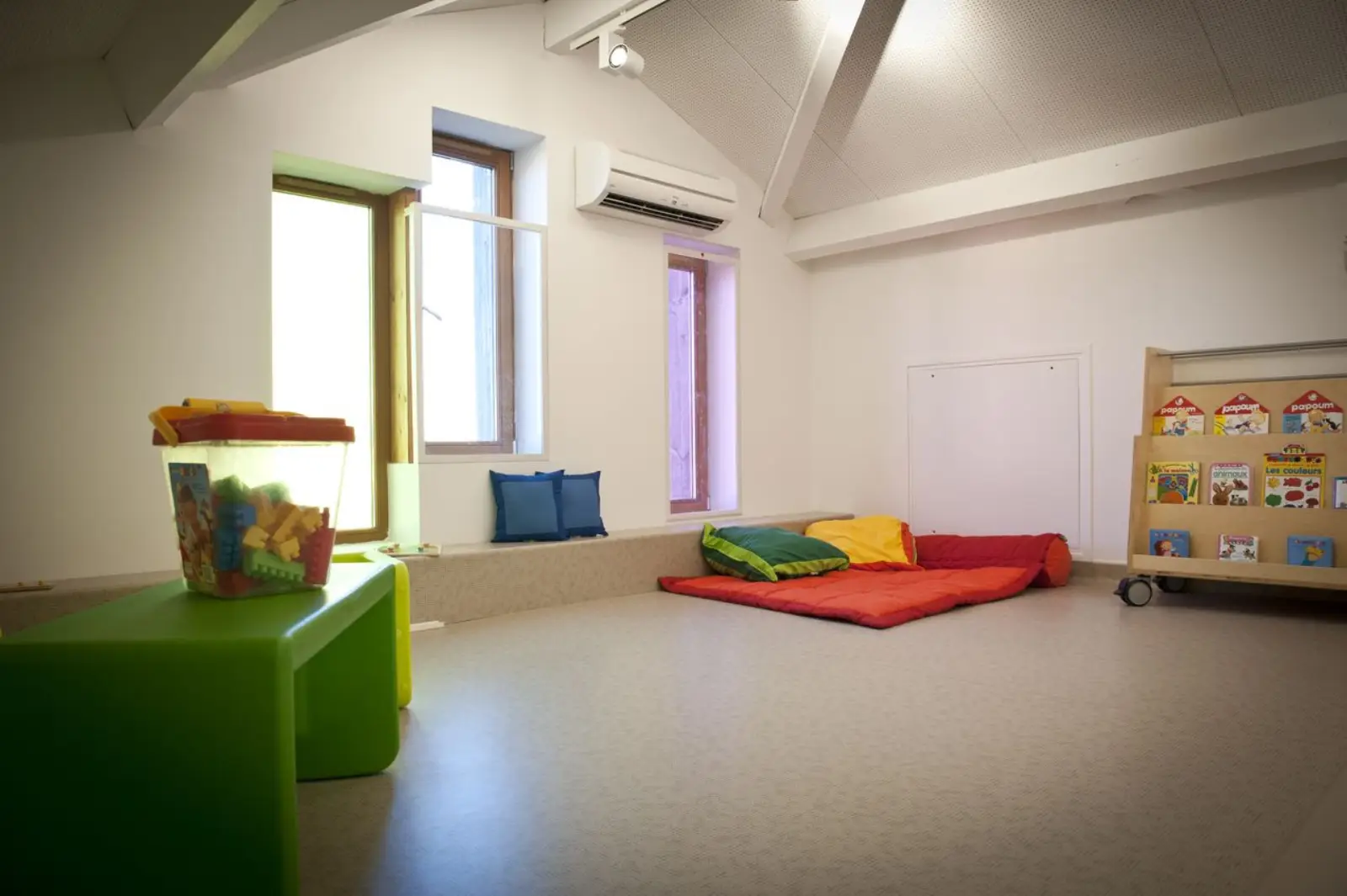 Coin lecture et cocooning de la crèche La Maison Kangourou Clichy