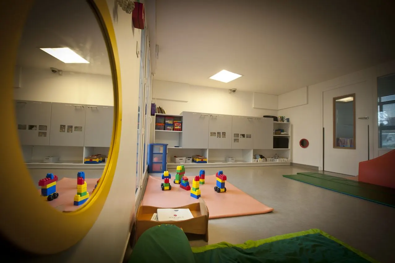 Une crèche à taille humaine, place de la République