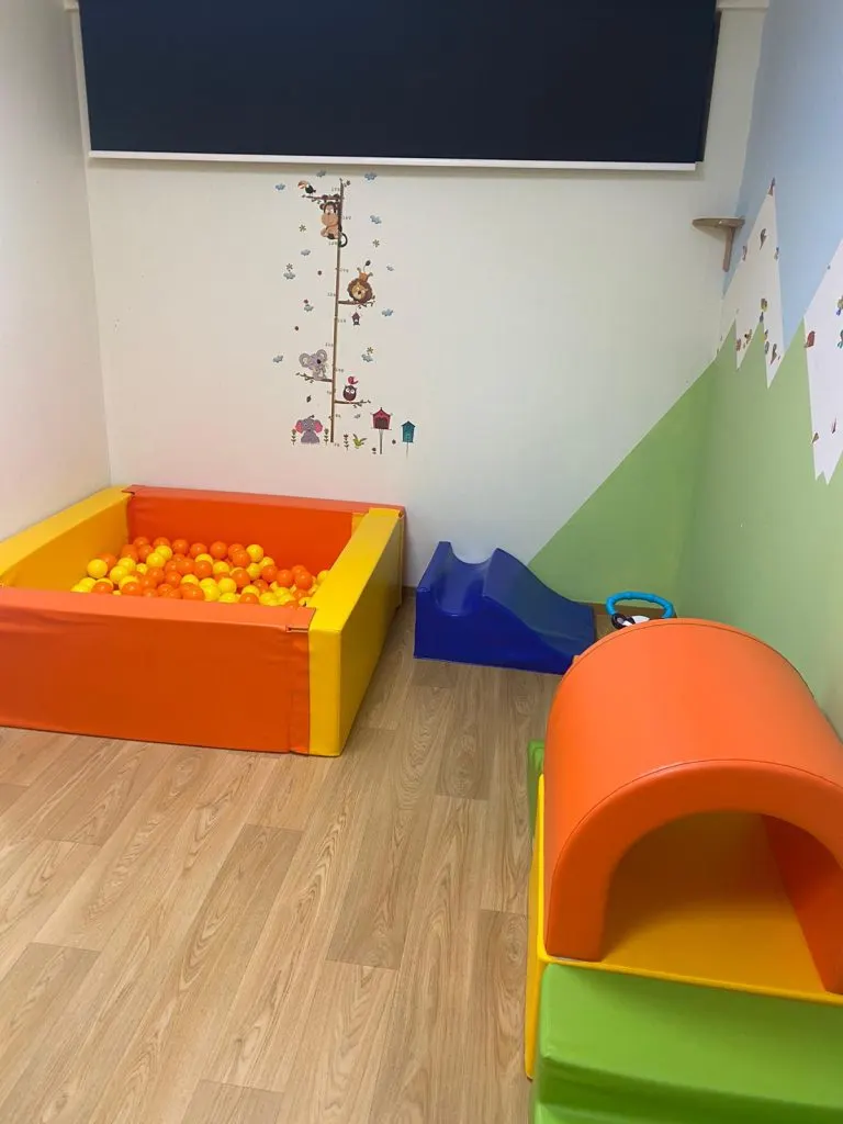 Piscine à balles et coin motricité de la micro-crèche Eden des Petits Gagny