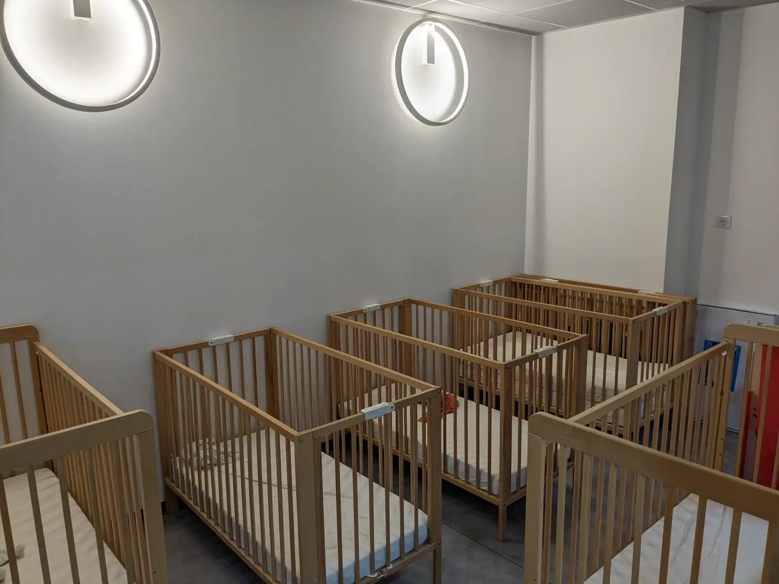 Dortoir des bébés à la micro-crèche Antoine Versini 1