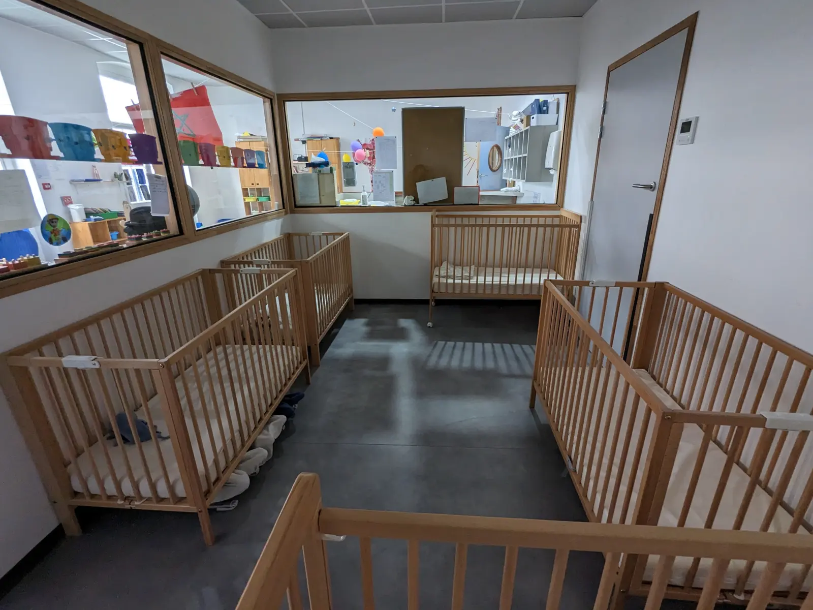 Dortoir des bébés à la micro-crèche Antoine Versini 2