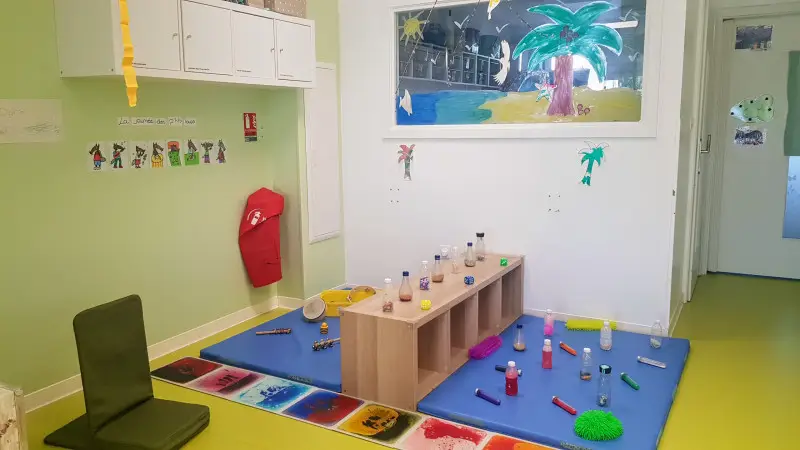 Atelier créatif et espace de motricité de la micro-crèche Les Chérubins de Vendenheim