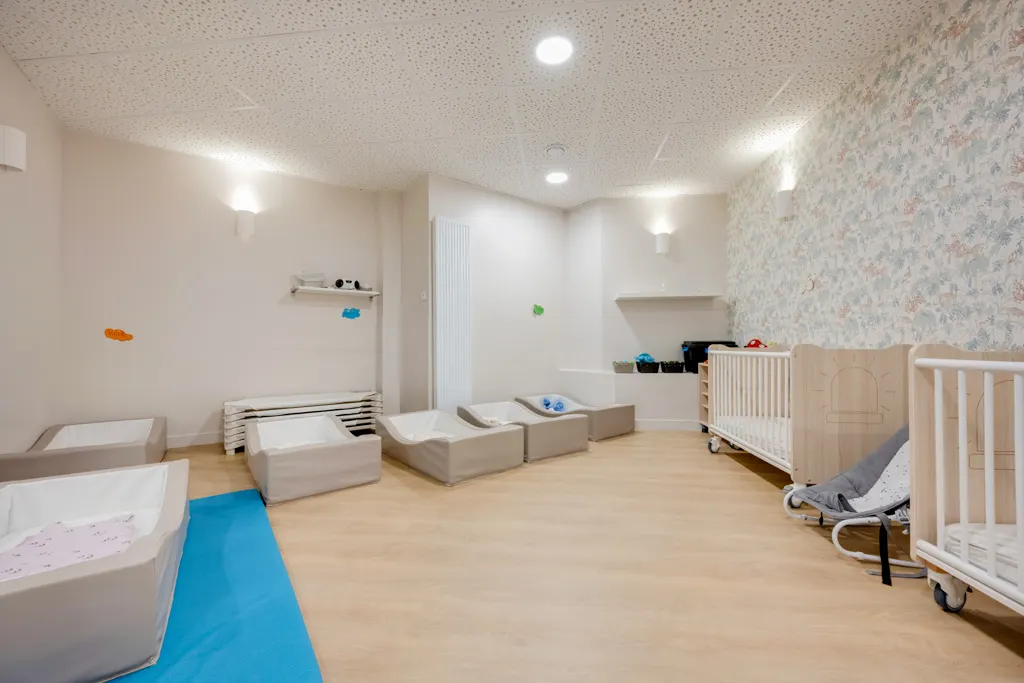Dortoir de la micro-crèche Les Aventuriers de Neuilly-Villiers