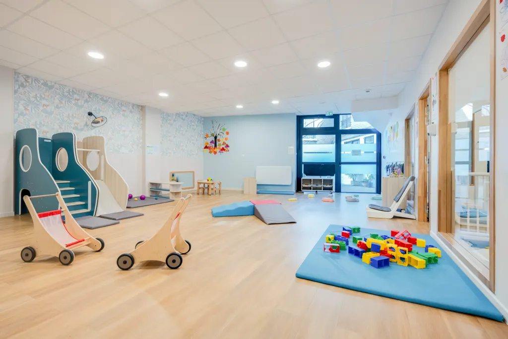 Une micro-crèche à taille humaine, dans une <strong>rue calme</strong> de Suresnes