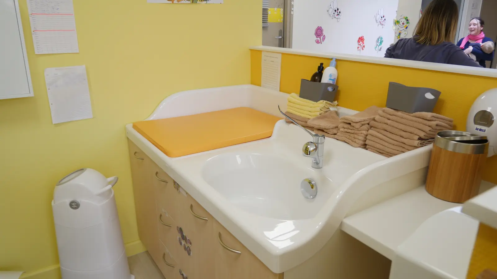 Salle de change de la micro-crèche Happy Ruche Tourcoing