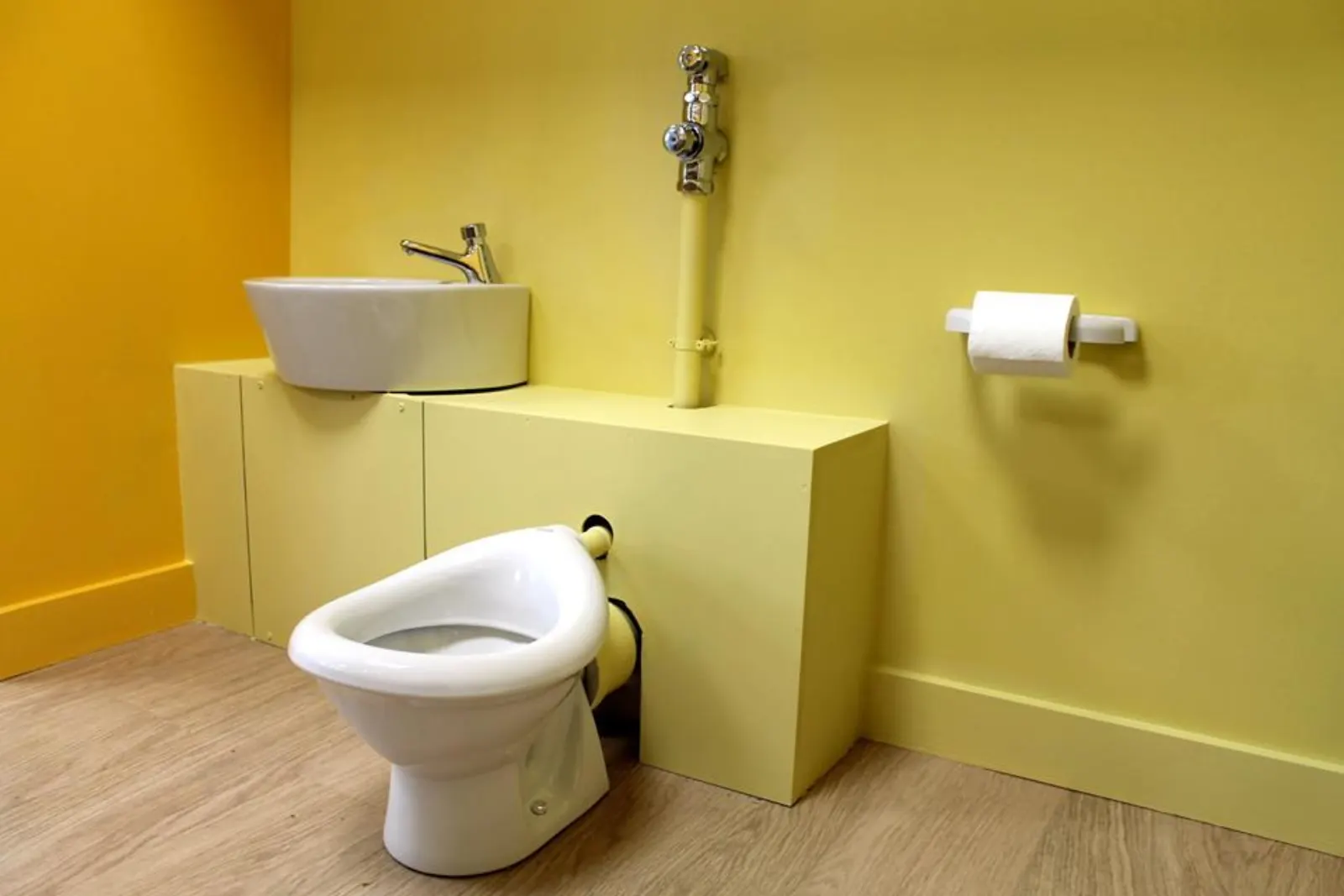 Toilettes adaptées de la micro-crèche Happy Ruche 4 Cantons à Lezennes