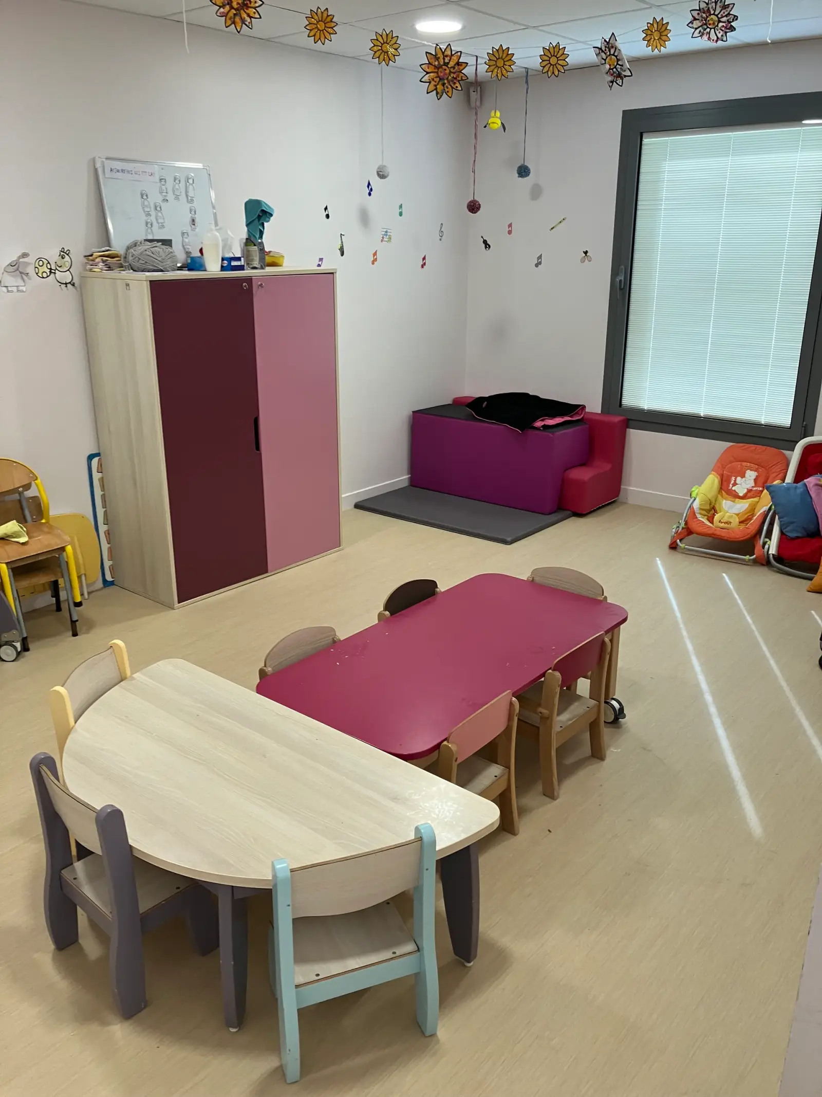 Salle d'activités de la micro-crèche Les Petits Poneys à Saint-Quentin