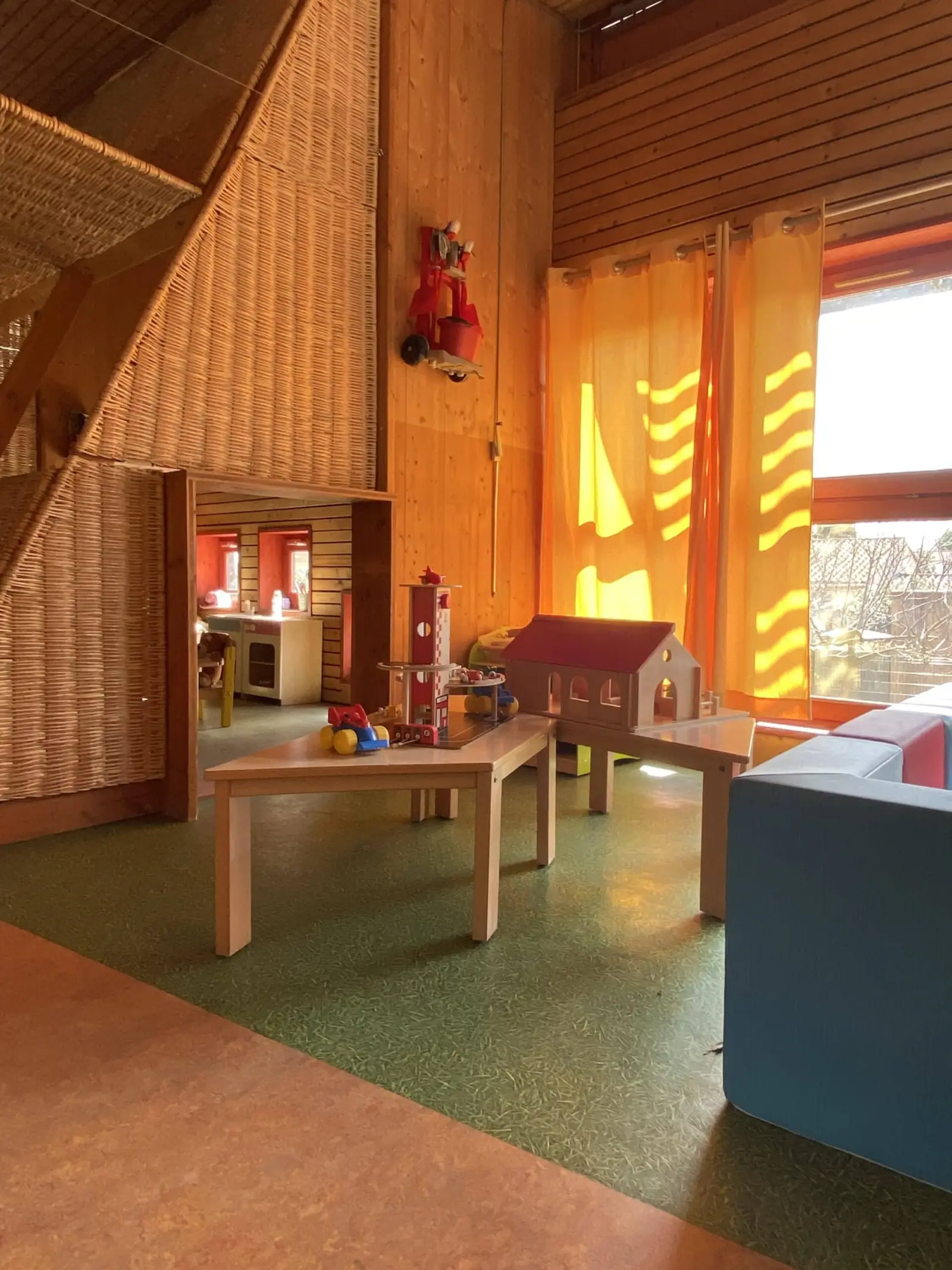 Une crèche au bord du Rhône, entre lac et sentiers boisés