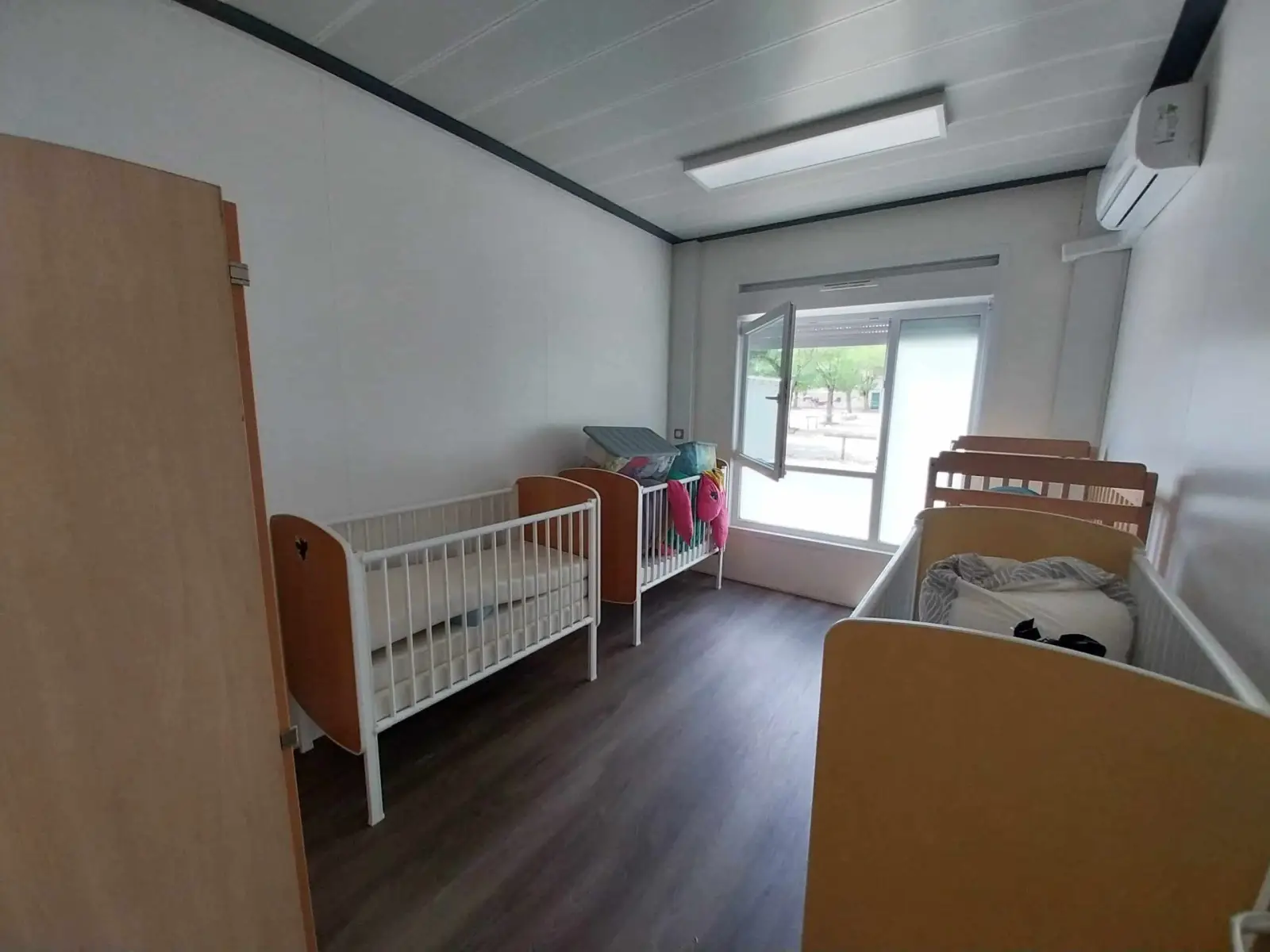 Dortoir aménagé de la crèche Les Culottes Courtes à Méjannes-le-Clap