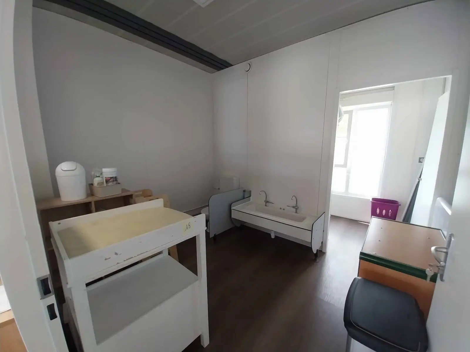 Salle de change de la crèche Les Culottes Courtes à Méjannes-le-Clap