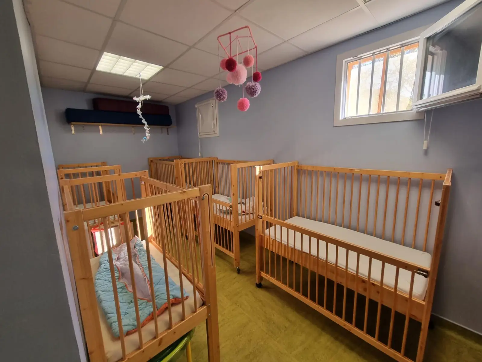 Dortoir de la micro-crèche Les Drollets à Meyrannes