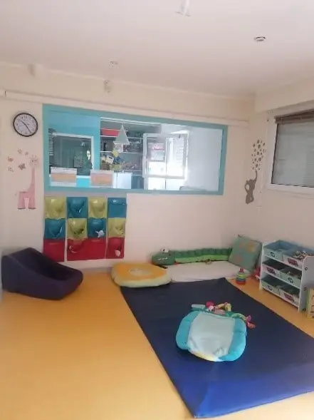 Espace de motricité pour les tout-petits à la crèche Les Bambins à Parignargues