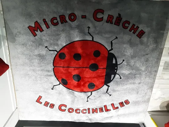 Enseigne peinte de la micro-crèche Les Coccinelles à Marlenheim