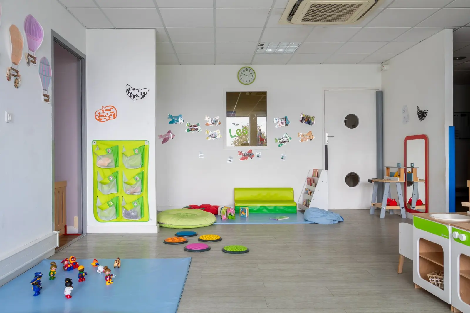 Salle d'éveil et de motricité de la micro-crèche Les Ptis Petons à Ancenis