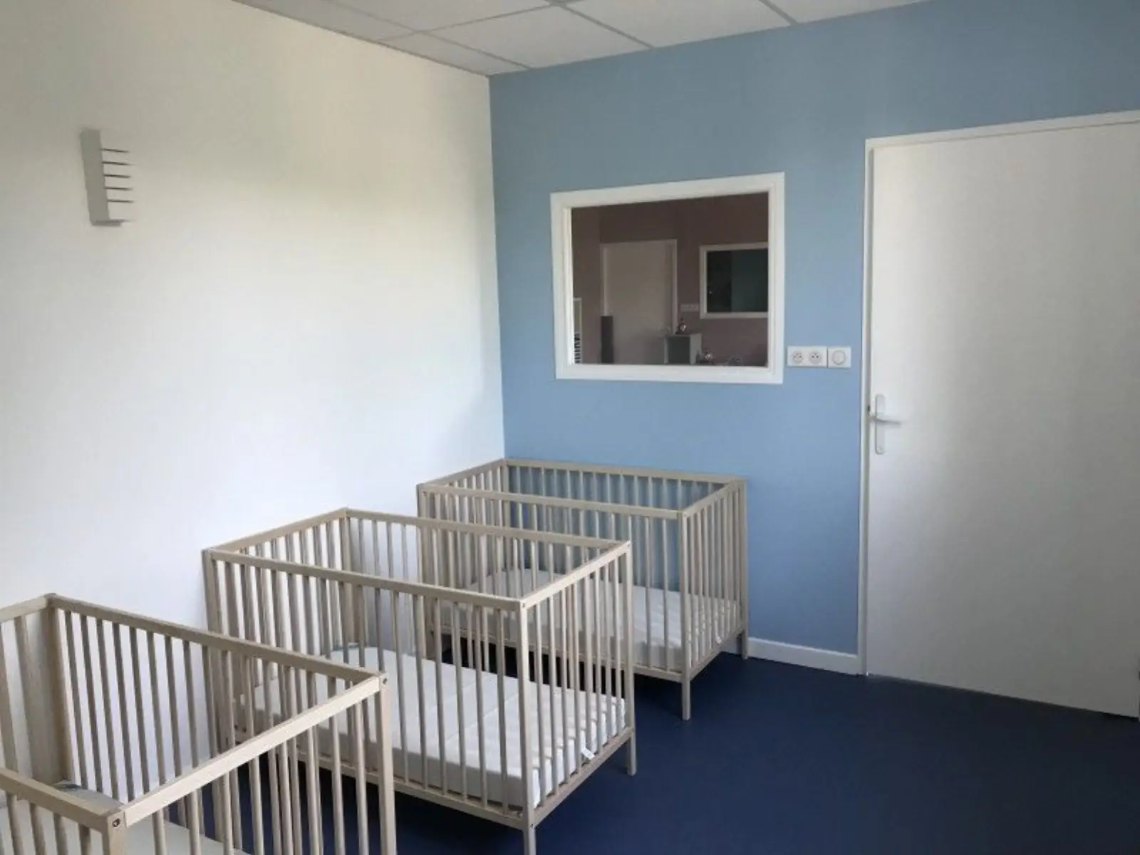 Dortoir de la micro-crèche Les P'tits Ydes Chérubins
