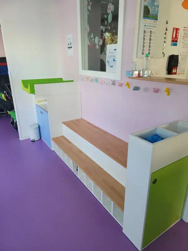 Espace de rangement et de change de la micro-crèche Les Chérubins de Lingolsheim