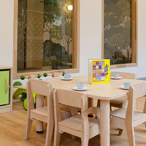 Salle de repas et d'activités de la micro-crèche Gabrielle à Nanterre