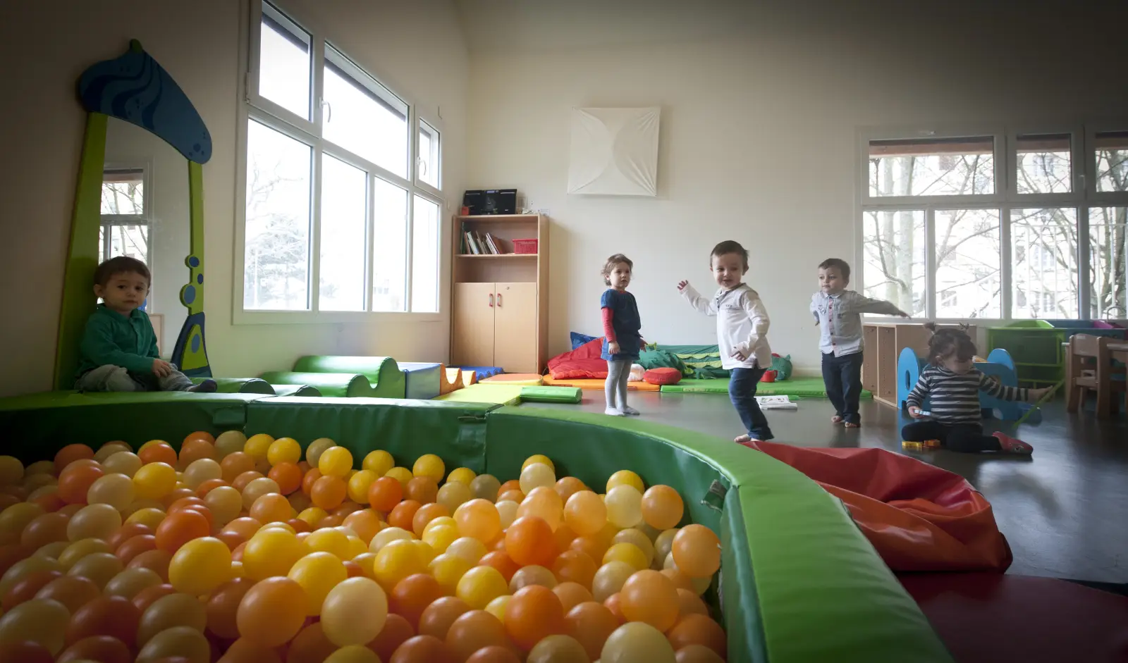 Coin balles et espace de jeu à la crèche La Maison Kangourou Bry-sur-Marne