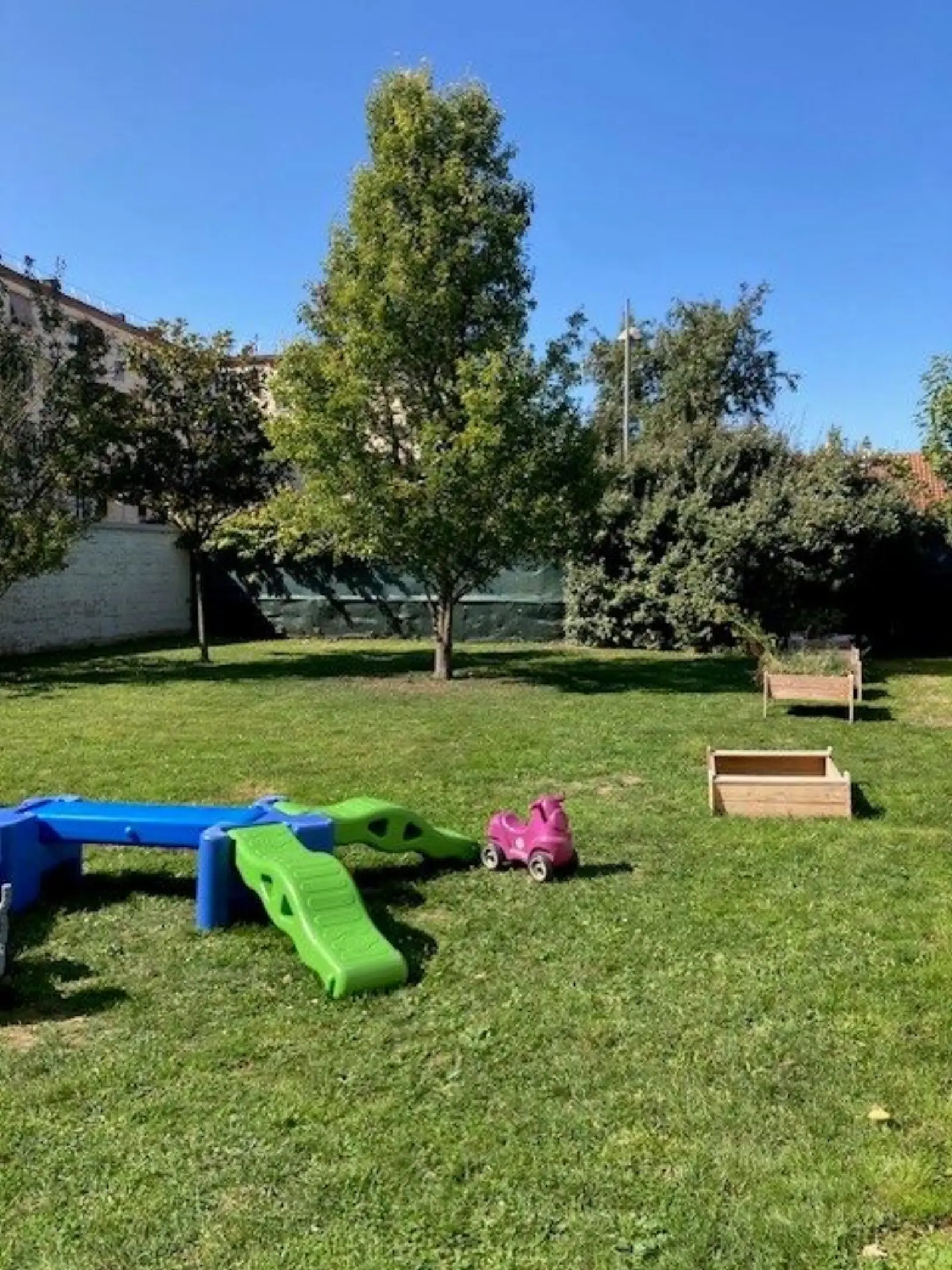 La Maison Kangourou Bry-sur-Marne, une grande maison nichée dans son jardin
