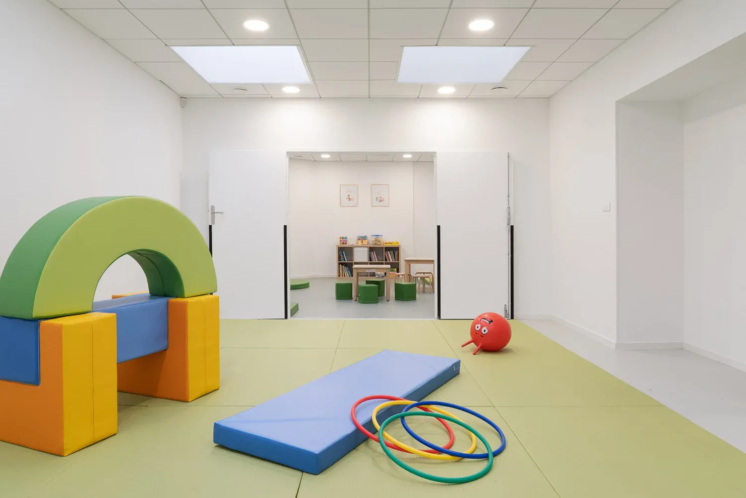 Salle de motricité de la micro-crèche Les Petites Familles Lyon 6