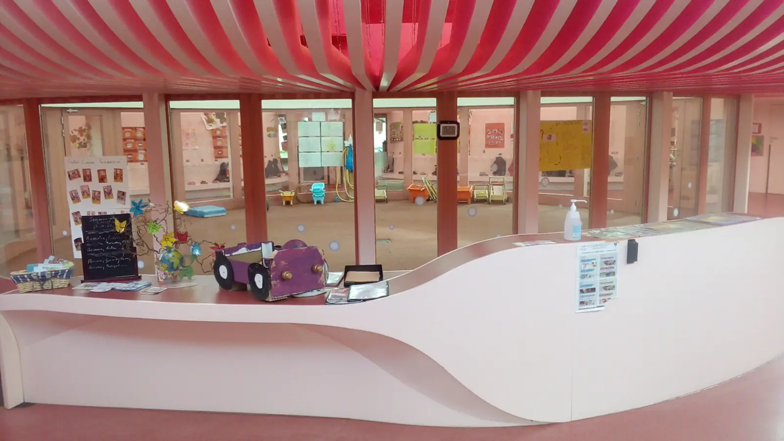 Hall d'accueil de la crèche La Bulle Enchantée à Sarreguemines