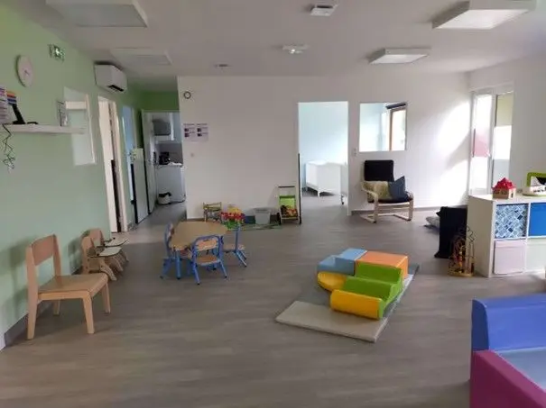 Salle d'activités et de motricité à la micro-crèche Le Trésor des Chérubins, Gisors