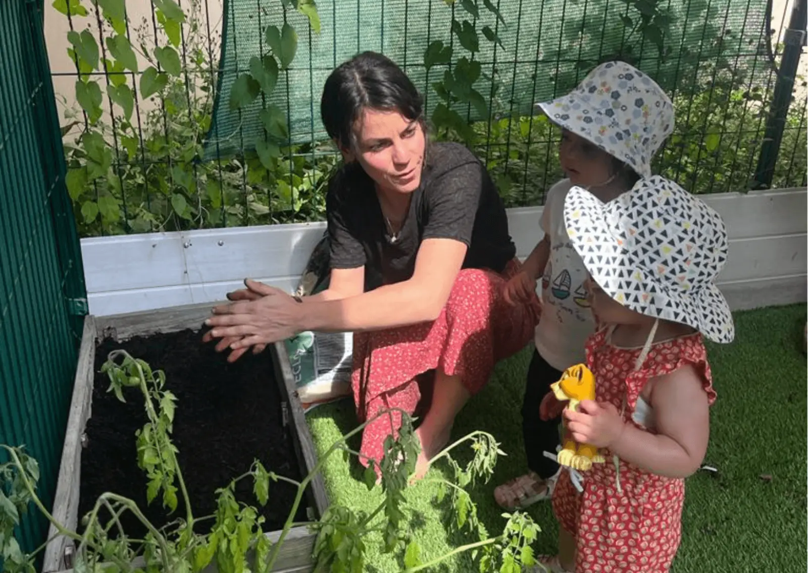 Atelier potager avec les enfants de la micro-crèche Les Ticoeurs à Cruseilles