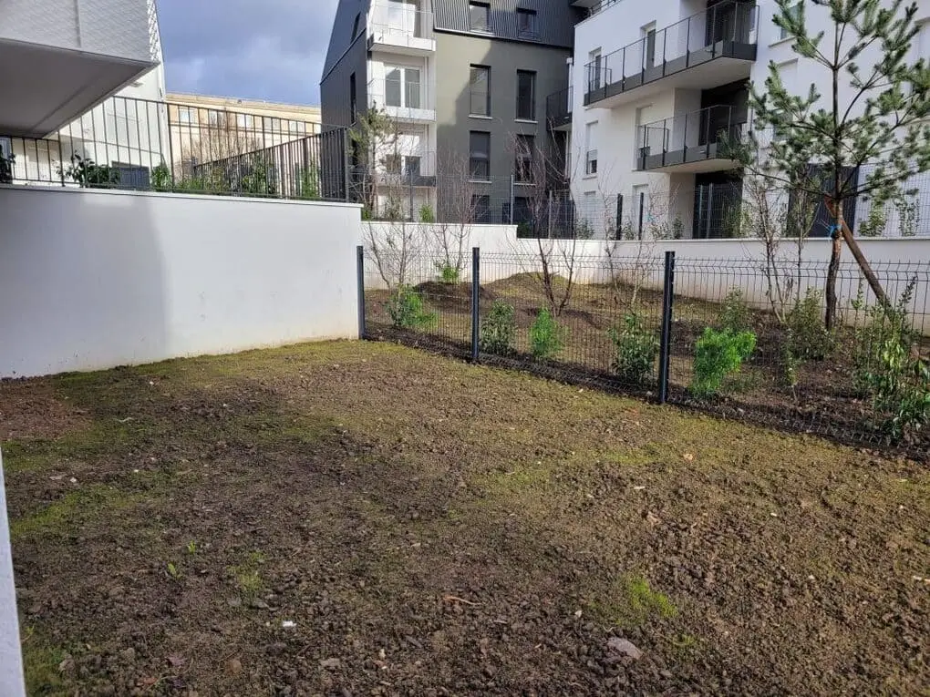 Espace extérieur de la micro-crèche Carrousel et Câlins à Longjumeau