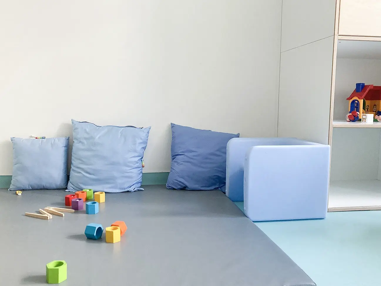 Coin repos et coussins de la crèche La Maison Kangourou Charonne à Paris 11