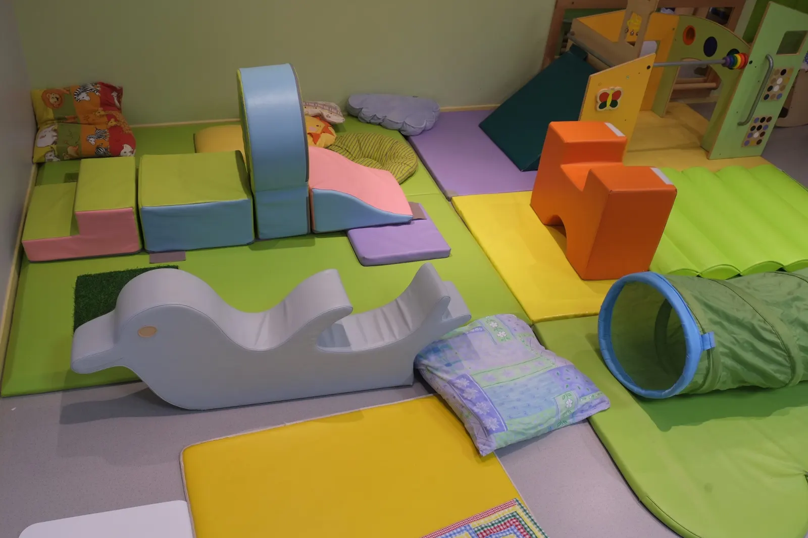 Parcours de motricité à la micro-crèche des Charmettes à Lyon 6e