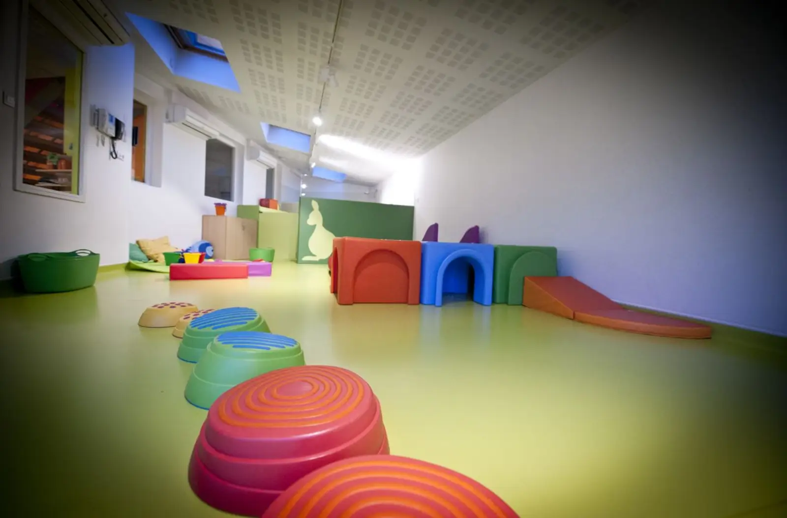 Une maison à étages, en petits groupes