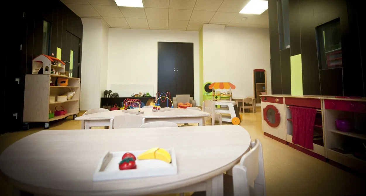 Espace dinette et jeux symboliques de la crèche La Maison Kangourou Lafayette à Paris 10e