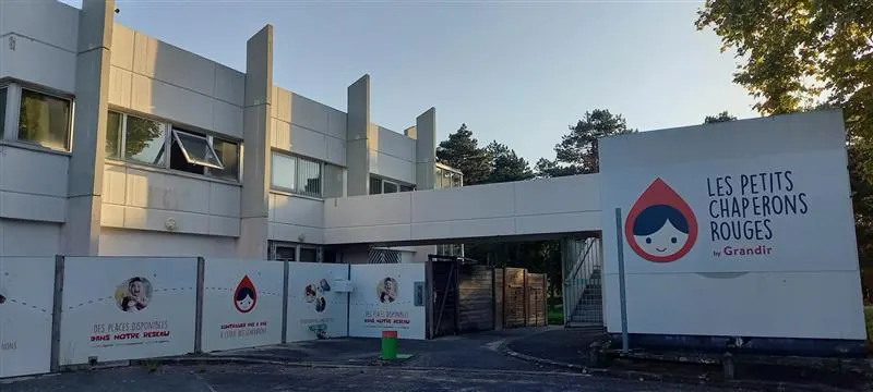 Façade de la crèche Bruges, réseau Les Petits Chaperons Rouges